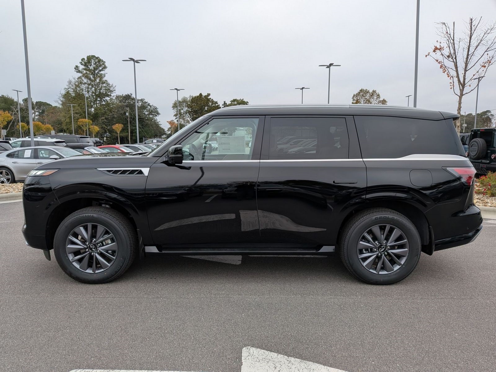 2026 INFINITI QX80 PURE Image 7 of 39