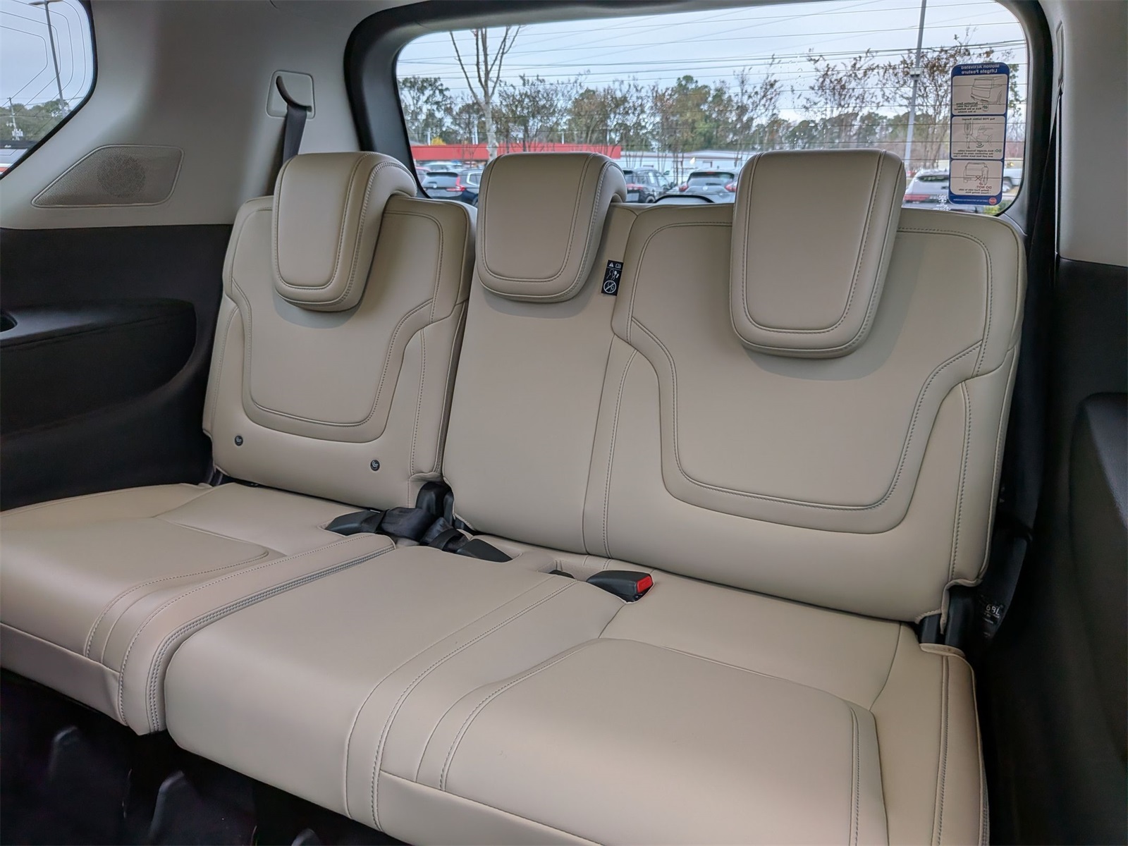 2026 INFINITI QX80 PURE Image 14 of 39