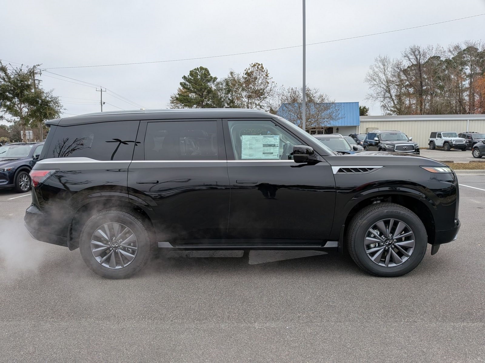2026 INFINITI QX80 PURE Image 4 of 39