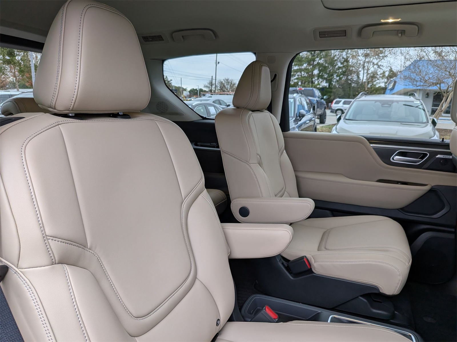 2026 INFINITI QX80 PURE Image 12 of 39