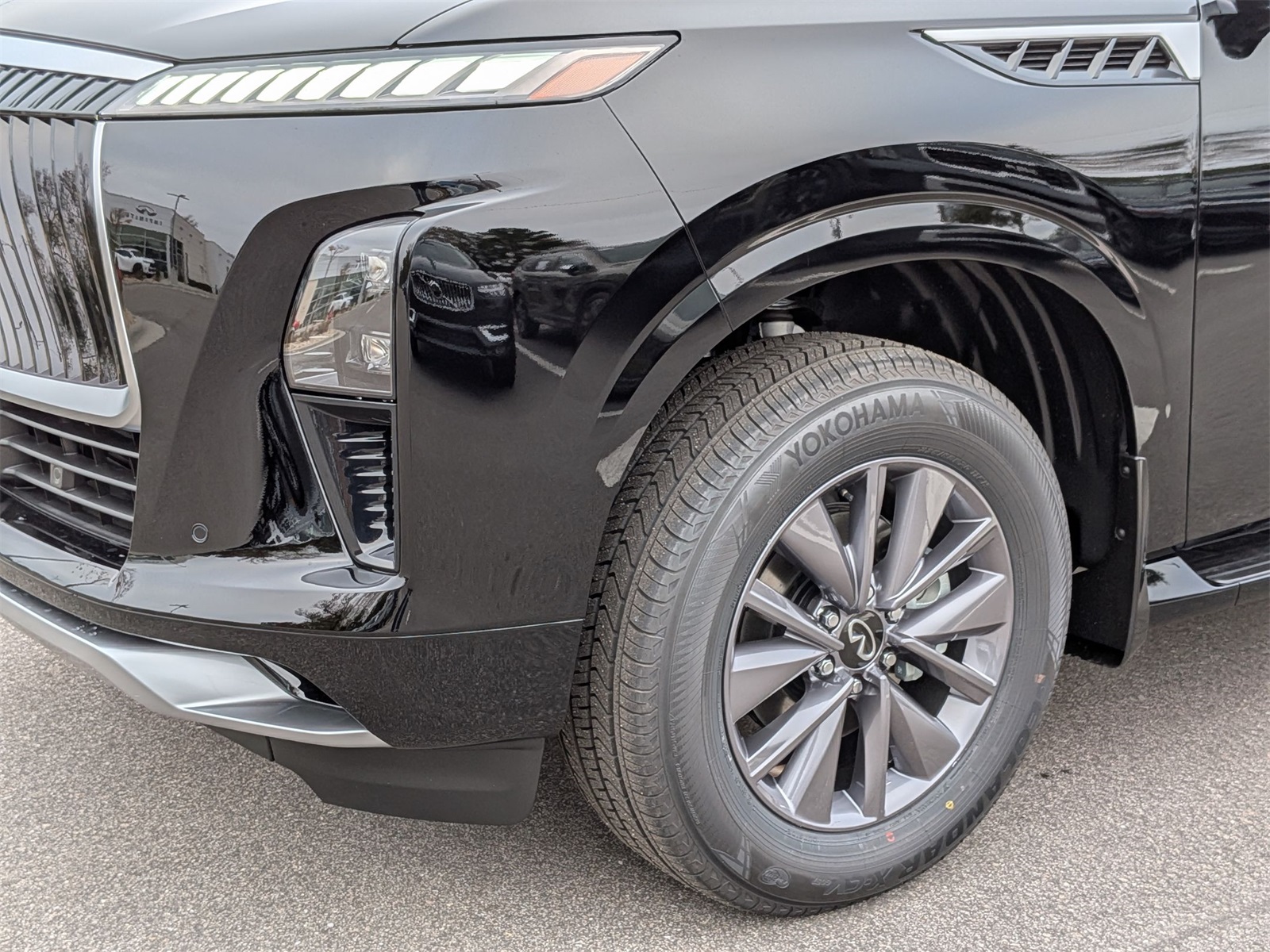 2026 INFINITI QX80 PURE Image 9 of 39