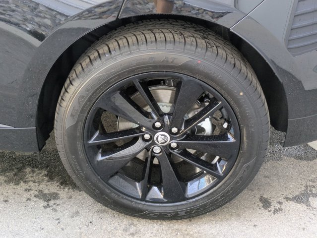Vehicle image 9 of 15
