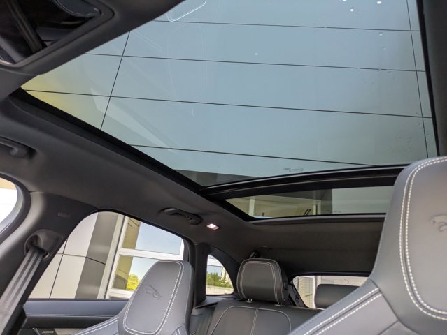 Vehicle image 13 of 15
