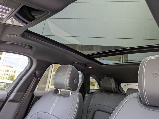 Vehicle image 13 of 15