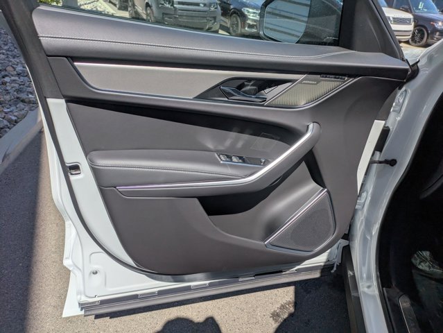 Vehicle image 14 of 15