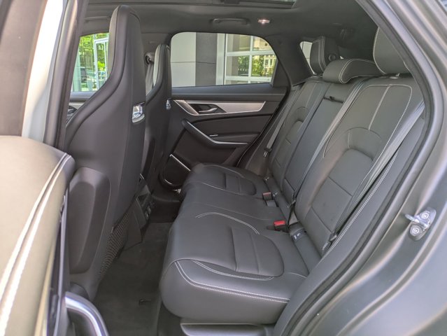 Vehicle image 10 of 15