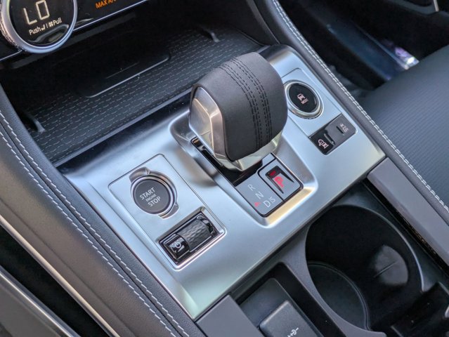 Vehicle image 13 of 15