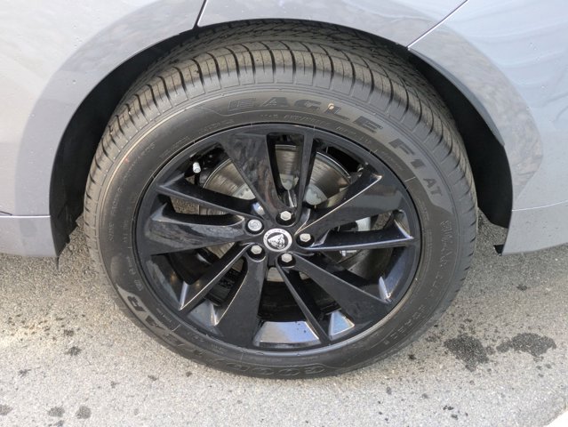 Vehicle image 9 of 15