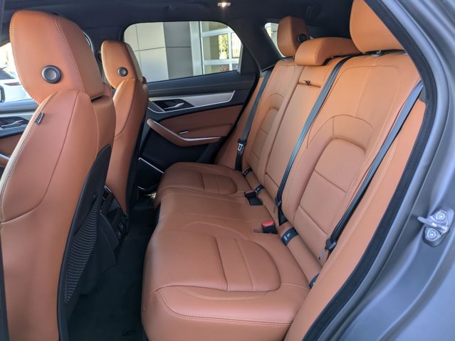 Vehicle image 13 of 15