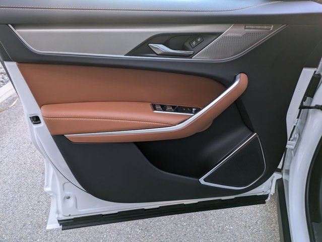 Vehicle image 9 of 15