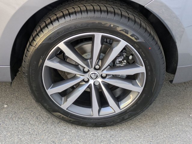 Vehicle image 9 of 15