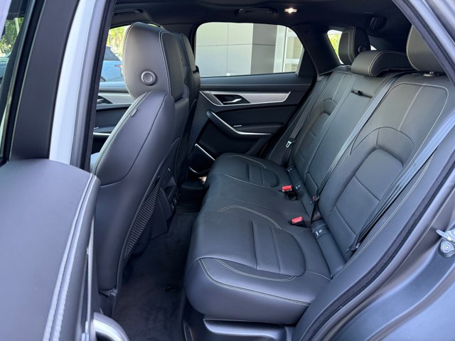 Vehicle image 14 of 15