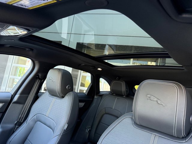 Vehicle image 13 of 15