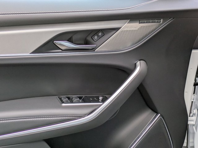 Vehicle image 19 of 27