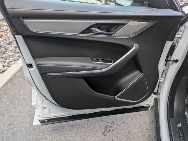 Vehicle image 9 of 15