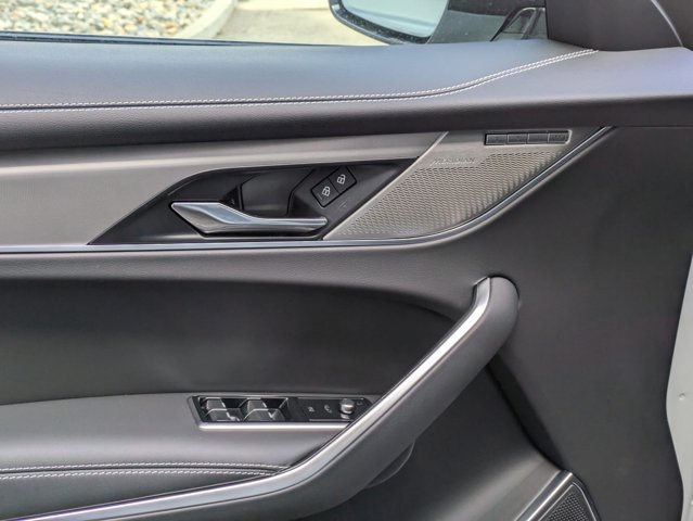 Vehicle image 10 of 15