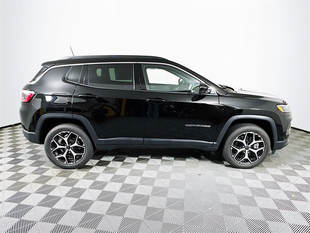 2026 Jeep Compass Limited Image 4 of 34