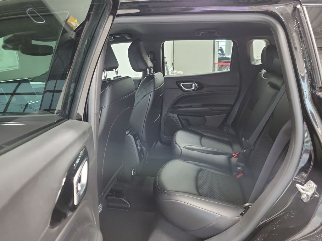 2026 Jeep Compass Latitude Image 10 of 21