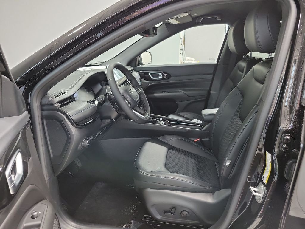 2026 Jeep Compass Latitude Image 16 of 21