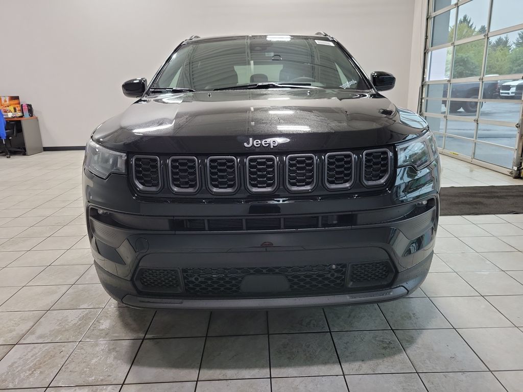 2026 Jeep Compass Latitude Image 2 of 21