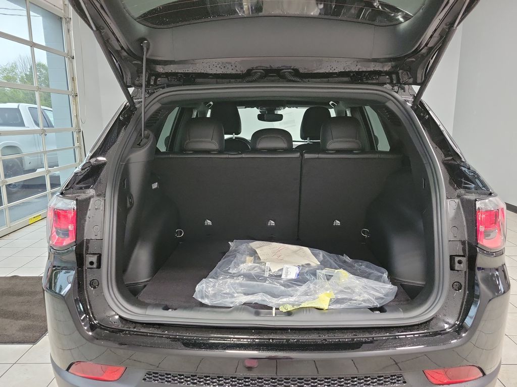 2026 Jeep Compass Latitude Image 8 of 21