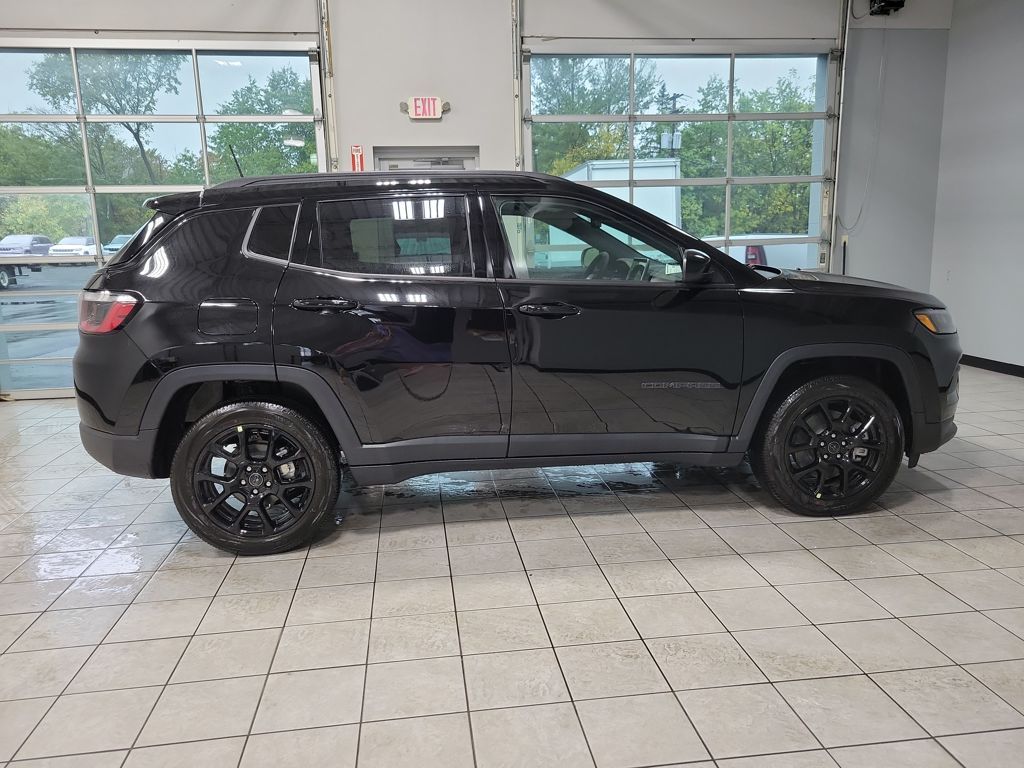 2026 Jeep Compass Latitude Image 4 of 21