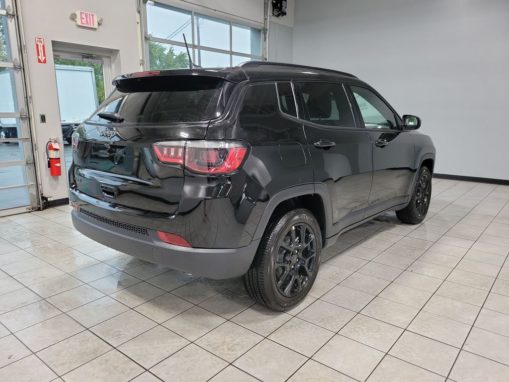 2026 Jeep Compass Latitude Image 5 of 21