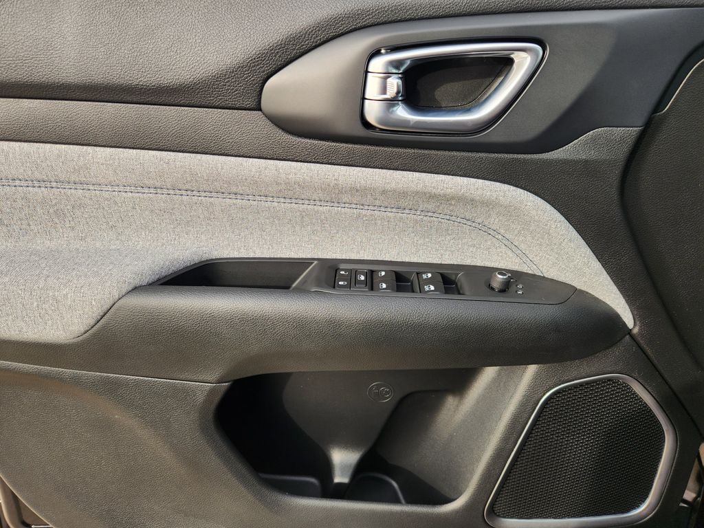 2026 Jeep Compass Latitude Image 19 of 24