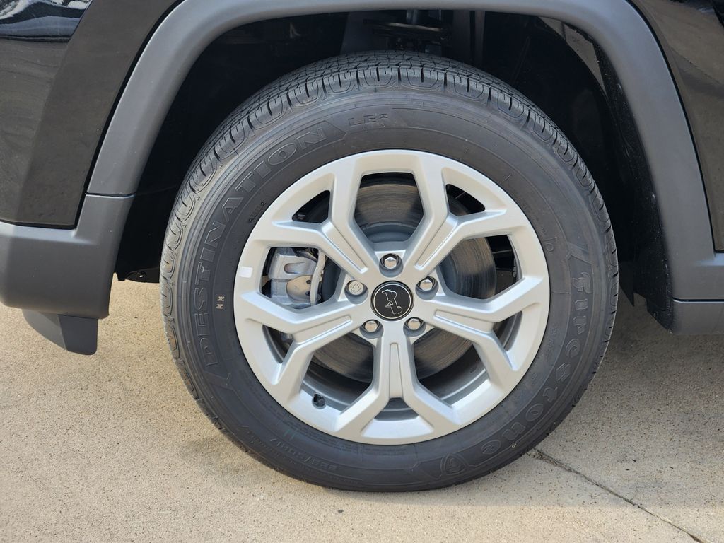 2026 Jeep Compass Latitude Image 7 of 24