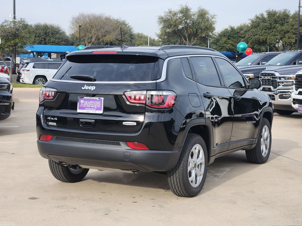 2026 Jeep Compass Latitude Image 4 of 24