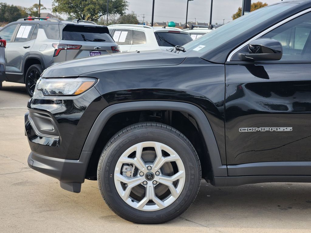 2026 Jeep Compass Latitude Image 8 of 24