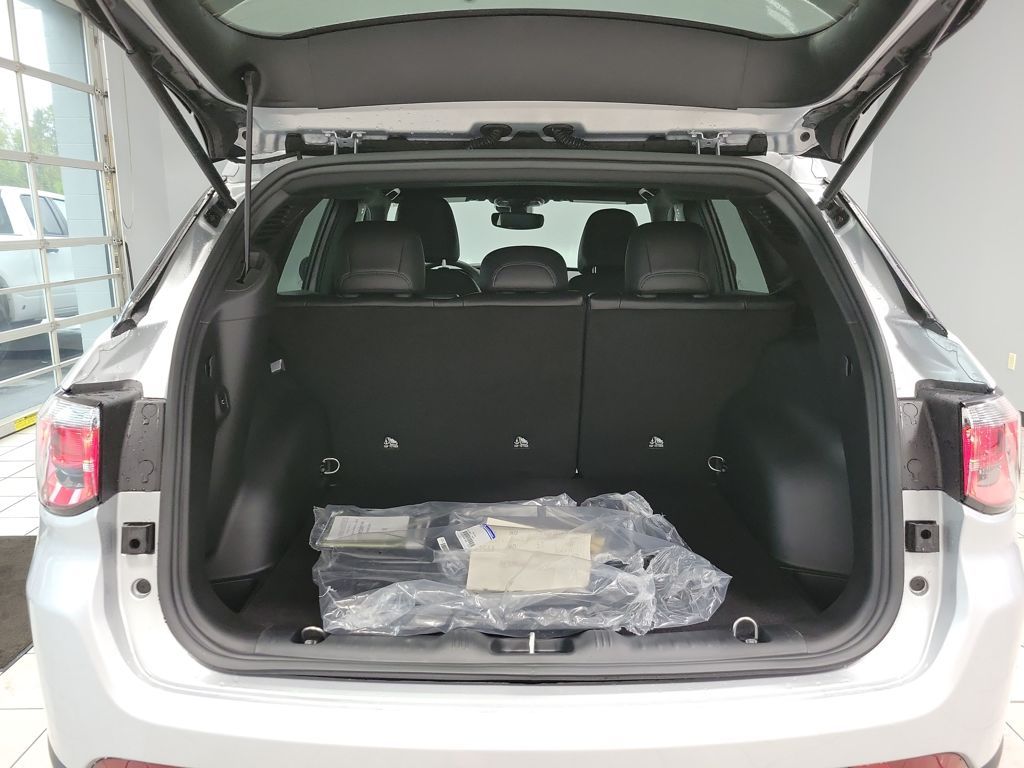 2026 Jeep Compass Latitude Image 9 of 21