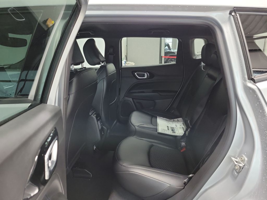 2026 Jeep Compass Latitude Image 10 of 21