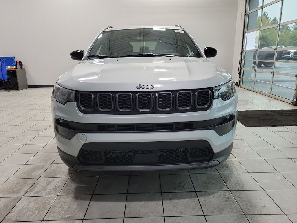 2026 Jeep Compass Latitude Image 2 of 21