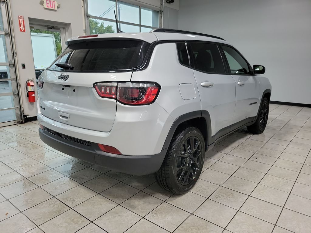 2026 Jeep Compass Latitude Image 5 of 21