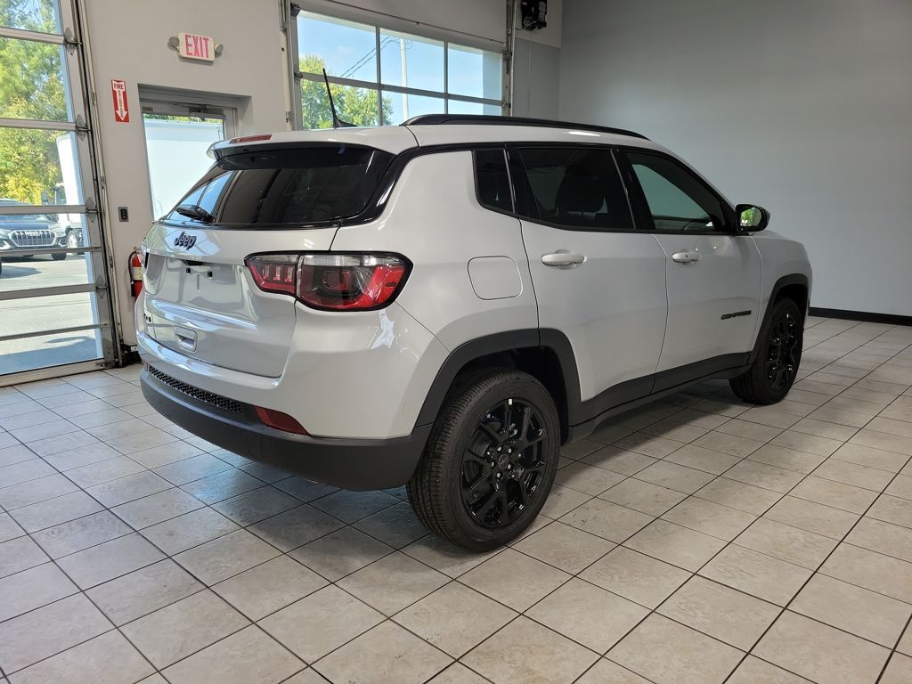 2026 Jeep Compass Latitude Image 4 of 24