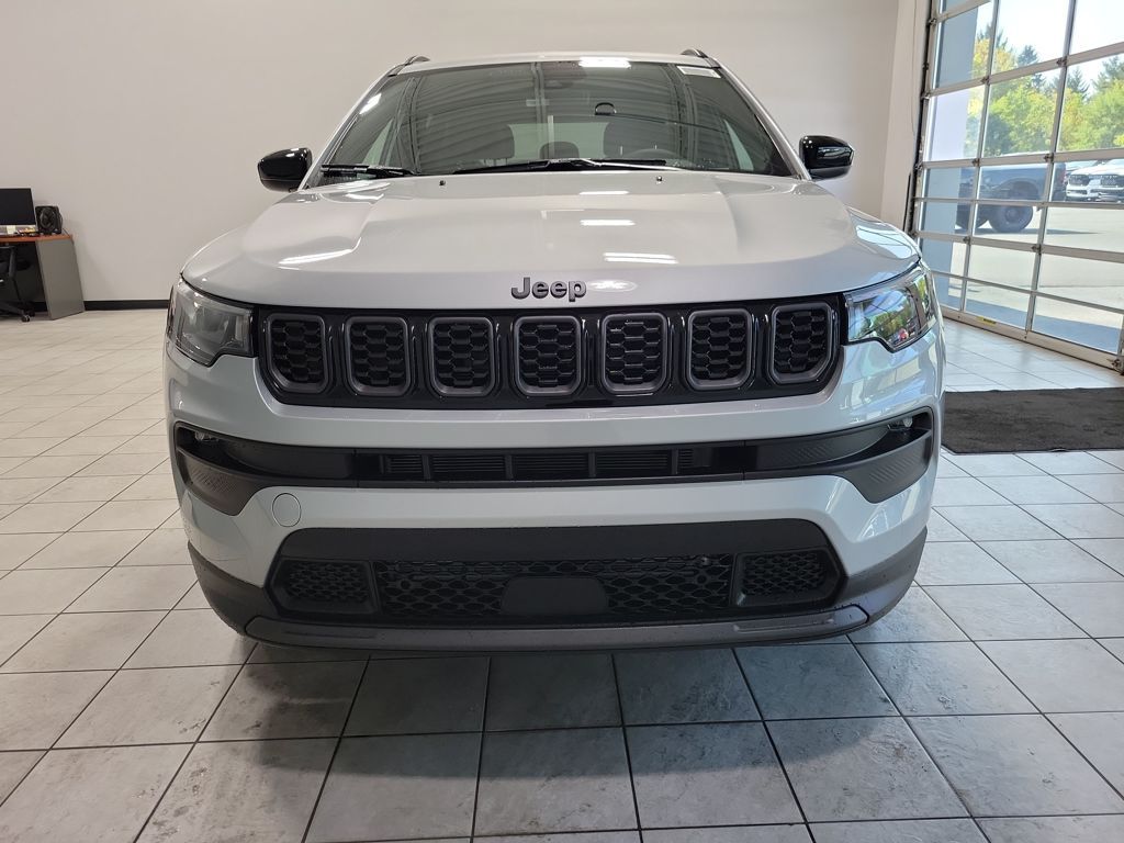 2026 Jeep Compass Latitude Image 2 of 24