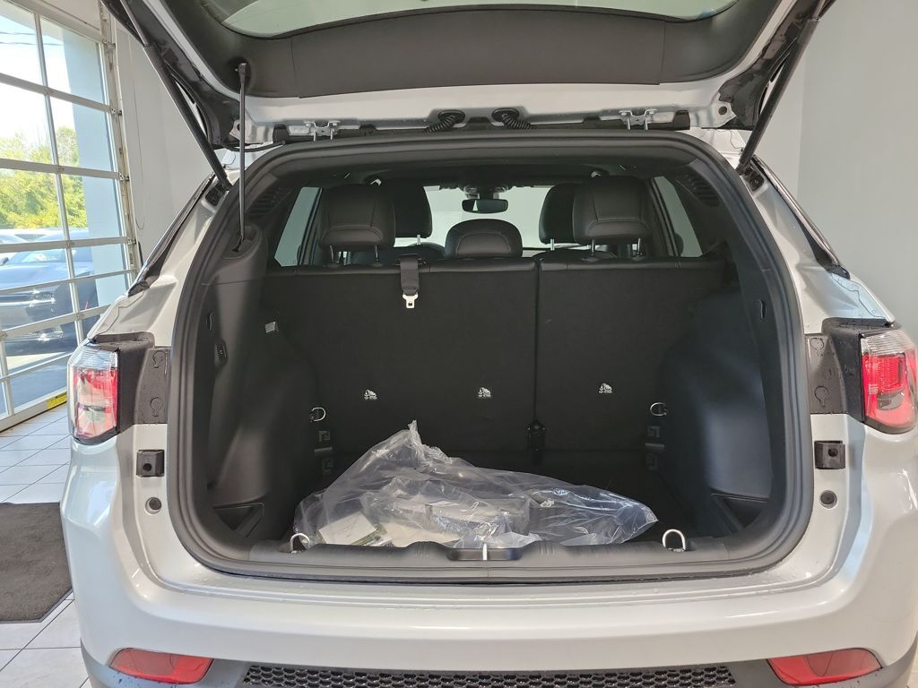 2026 Jeep Compass Latitude Image 11 of 24