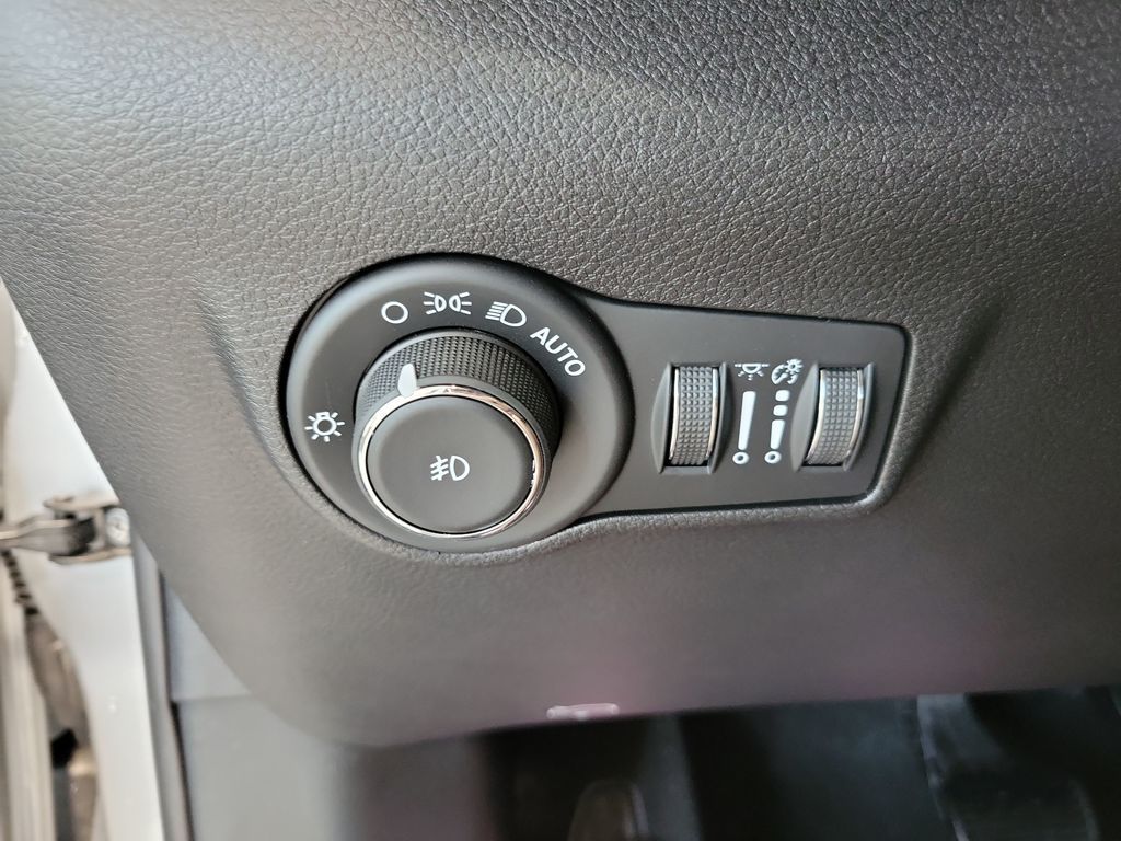 2026 Jeep Compass Latitude Image 18 of 24