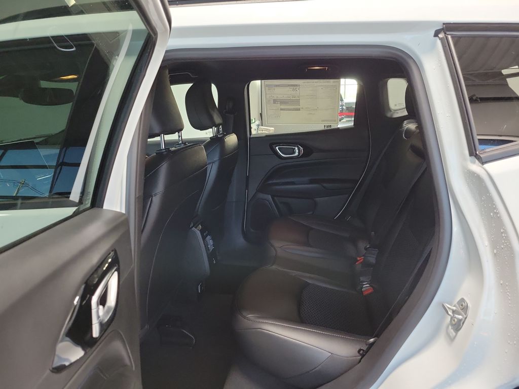 2026 Jeep Compass Latitude Image 10 of 22