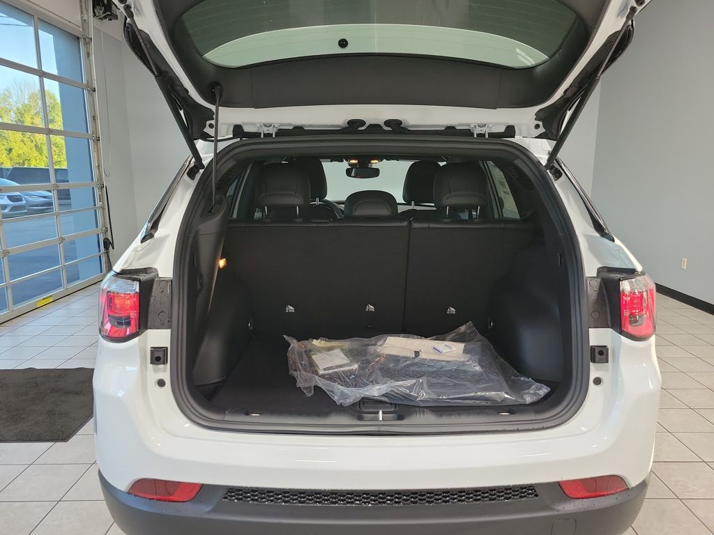 2026 Jeep Compass Latitude Image 9 of 22