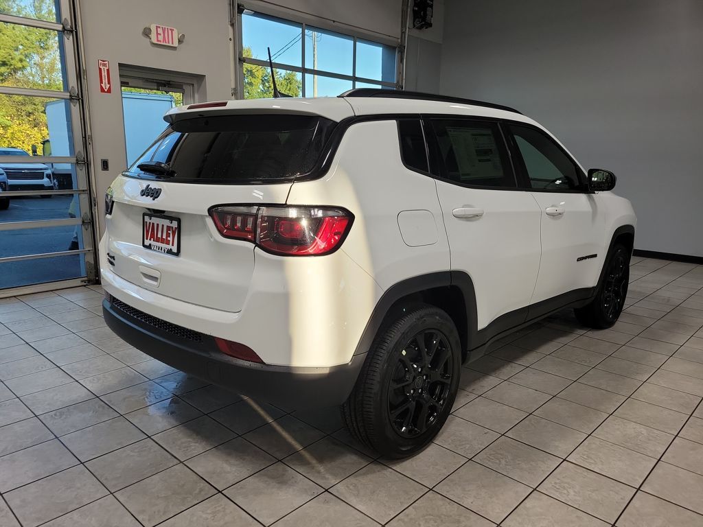 2026 Jeep Compass Latitude Image 5 of 22