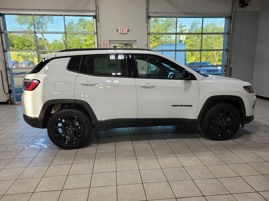 2026 Jeep Compass Latitude Image 4 of 22