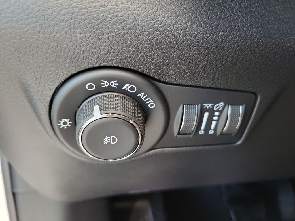 2026 Jeep Compass Latitude Image 16 of 22