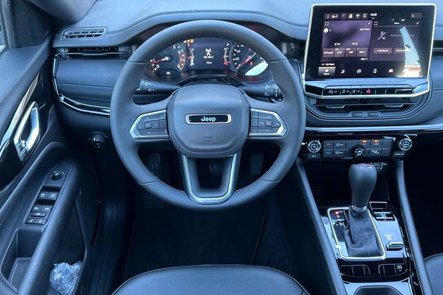 2026 Jeep Compass Latitude Image 15 of 27