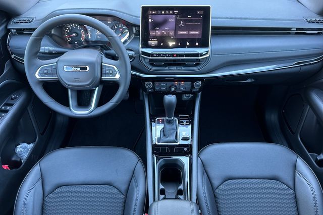 2026 Jeep Compass Latitude Image 17 of 27