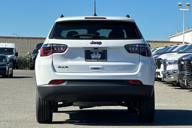 2026 Jeep Compass Latitude Image 7 of 27