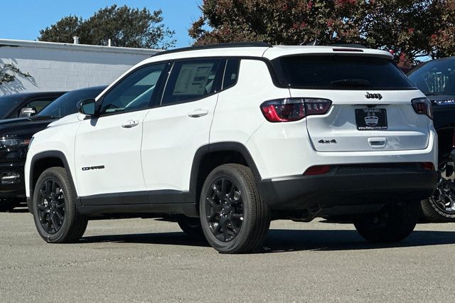 2026 Jeep Compass Latitude Image 8 of 27