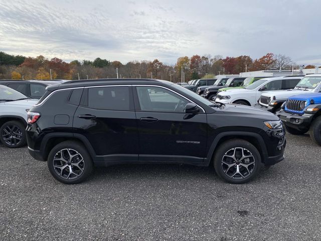2026 Jeep Compass Limited Image 2 of 15
