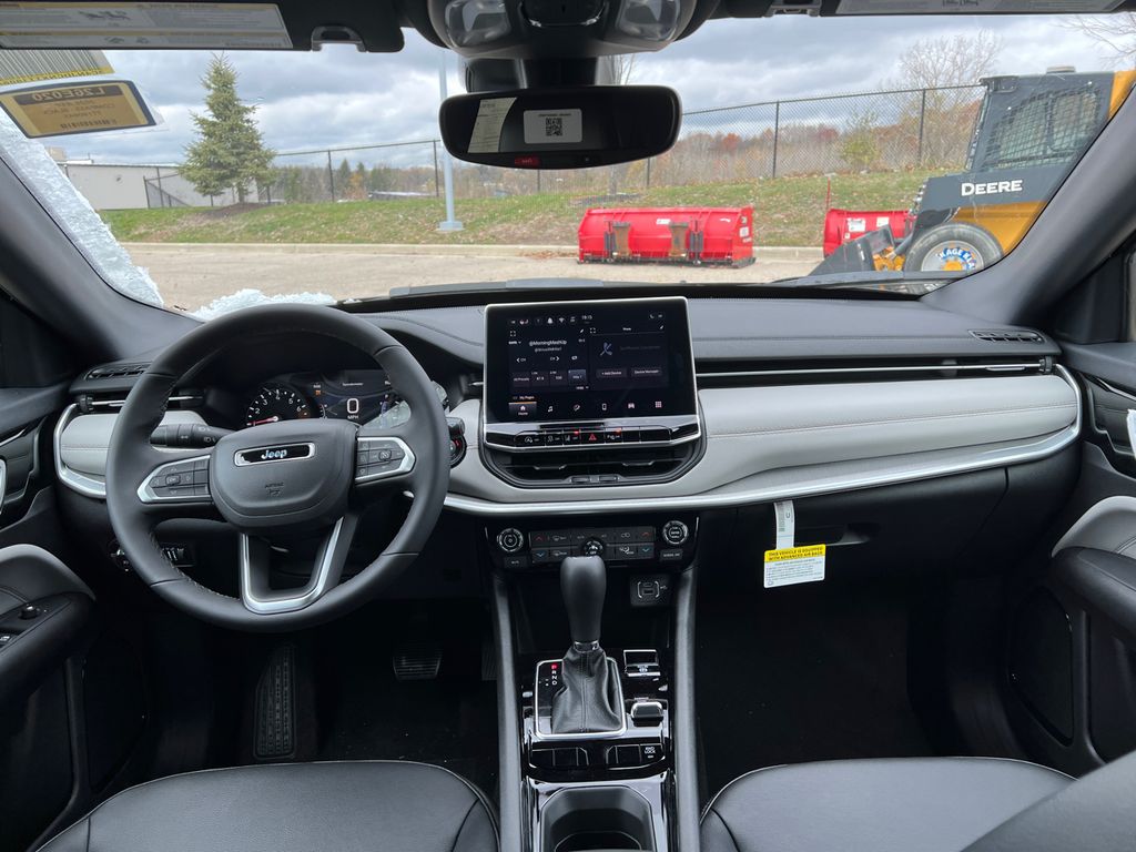2026 Jeep Compass Limited Image 18 of 27